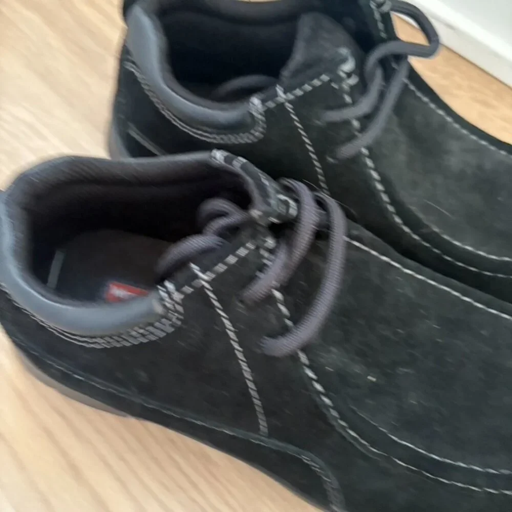 ** Men's Wrangler Black Suede Chukka lightweight boots size 9